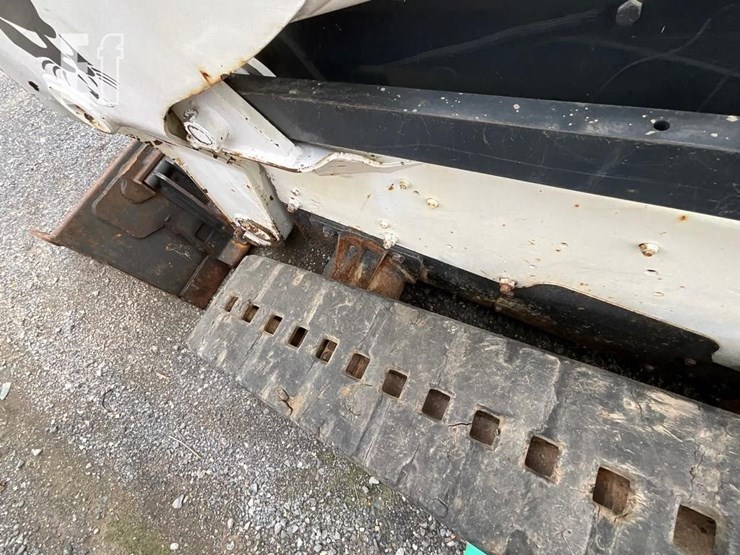 2010-bobcat-t650-image-18