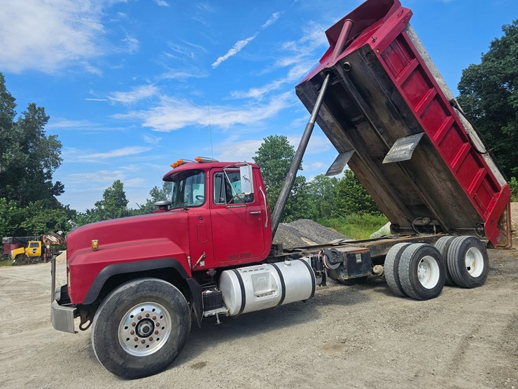 #15804-•-1998-mack-rd688s-dump-truck-image-46