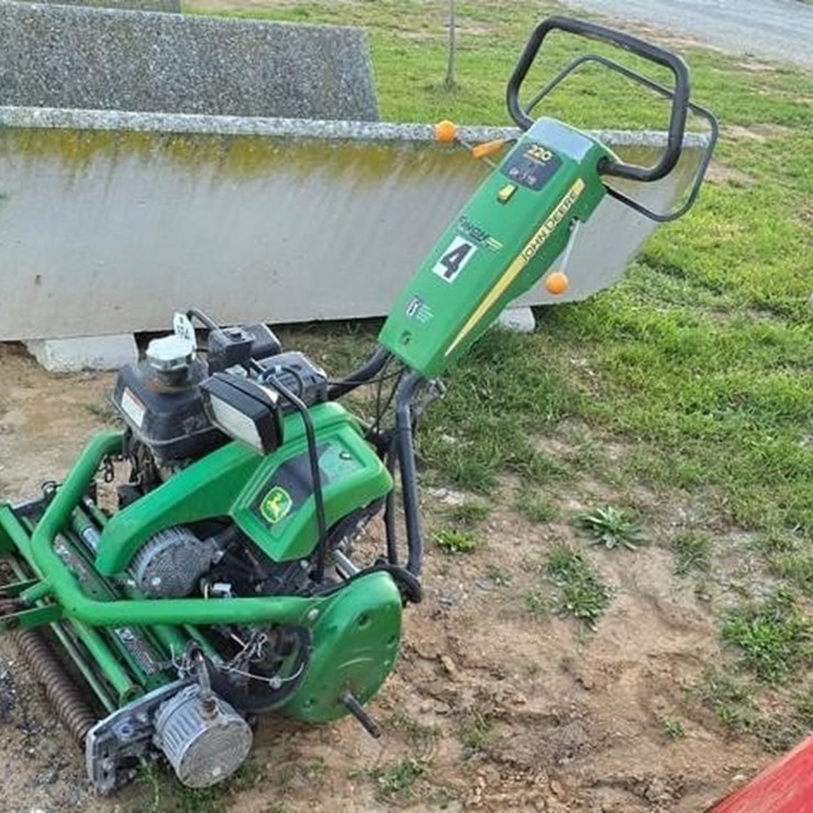 JOHN DEERE 220