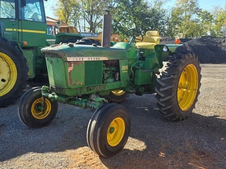1972-john-deere-2520-image-1