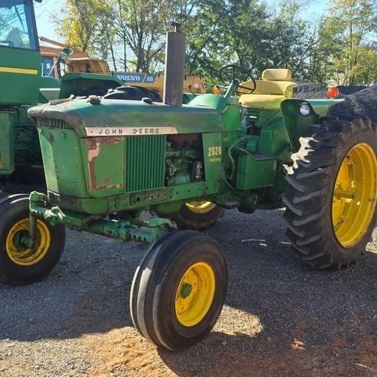 1972 JOHN DEERE 2520