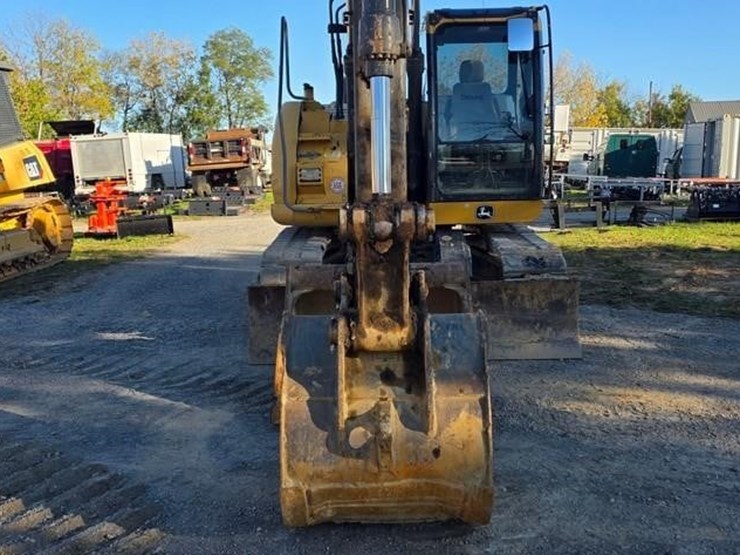 2015-deere-135g-image-57