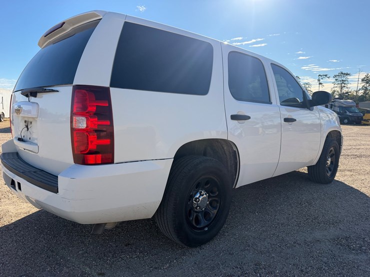 #87348-•-2013-chevy-tahoe-image-3