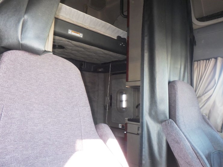 2017-freightliner-cascadia-125-image-4