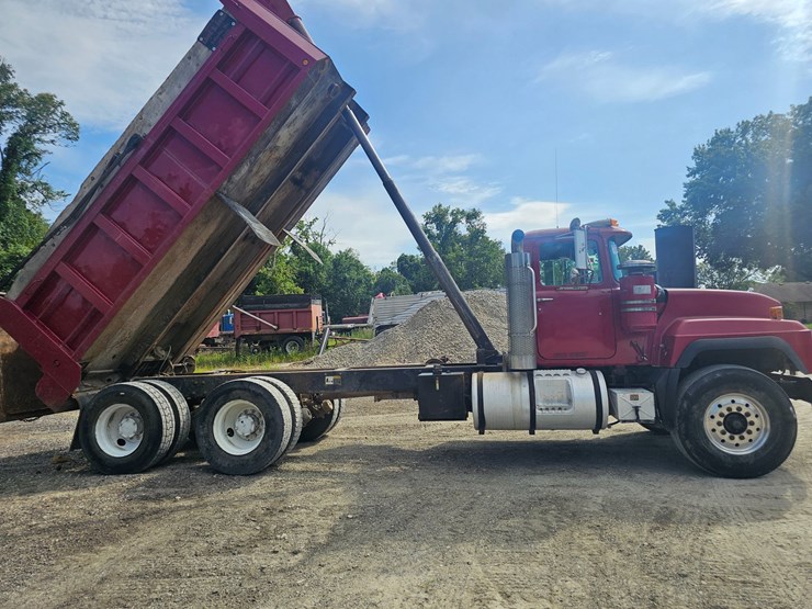 #15804-•-1998-mack-rd688s-dump-truck-image-76