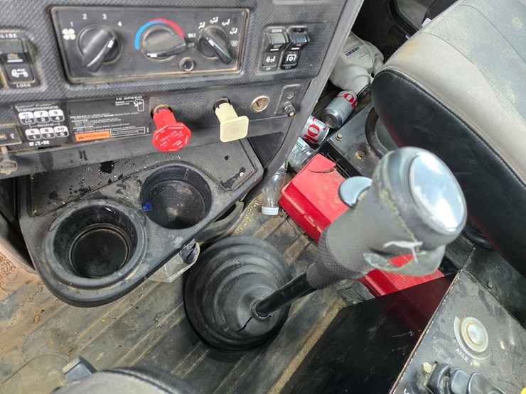 2012-caterpillar-ct660-image-82
