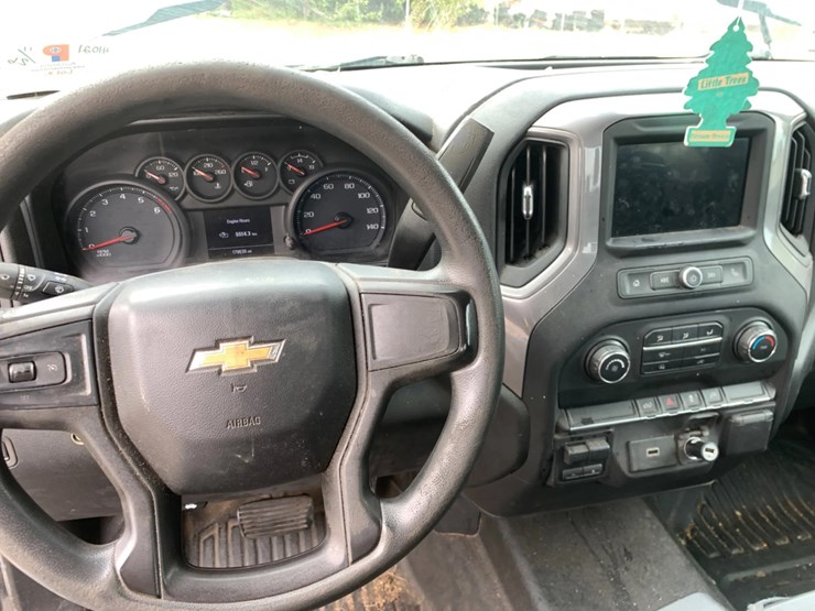 2020-chevrolet-silverado-2500hd-image-8