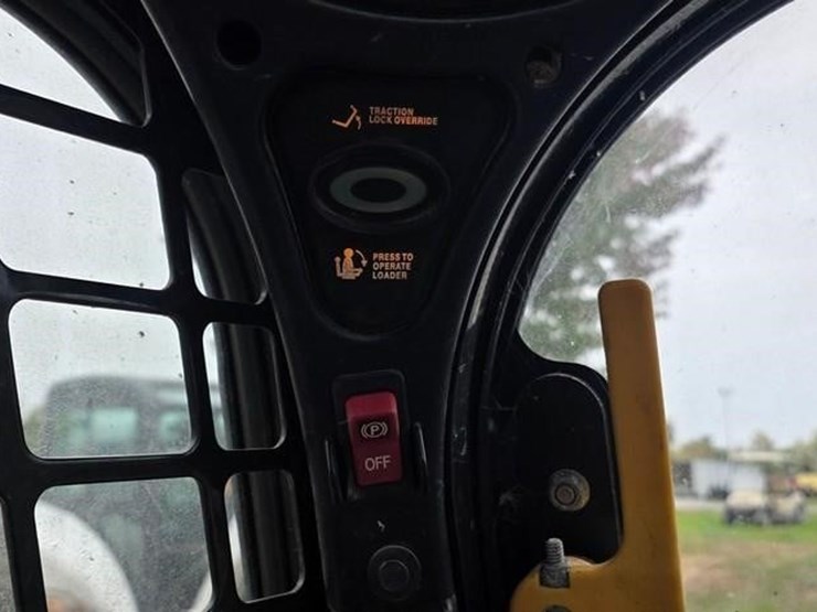 2012-bobcat-s650-image-56