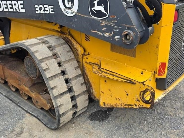 2017-deere-323e-image-22