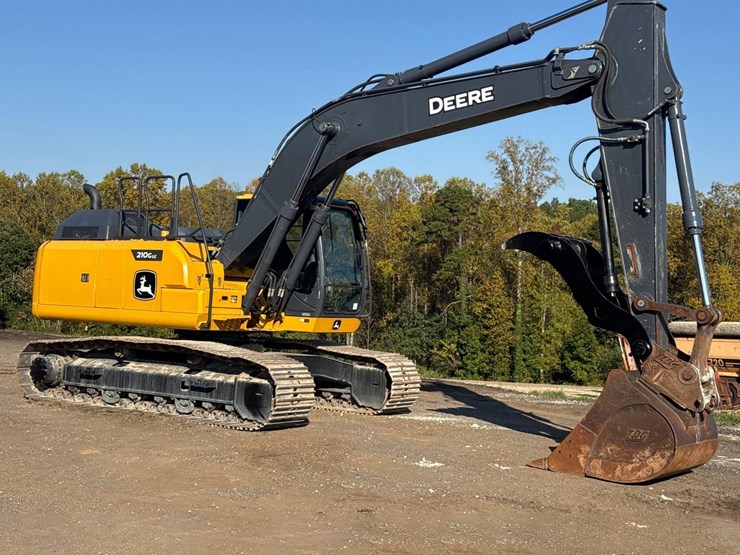 2022-deere-210g-lc-image-1
