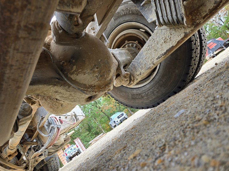2012-caterpillar-ct660-image-94