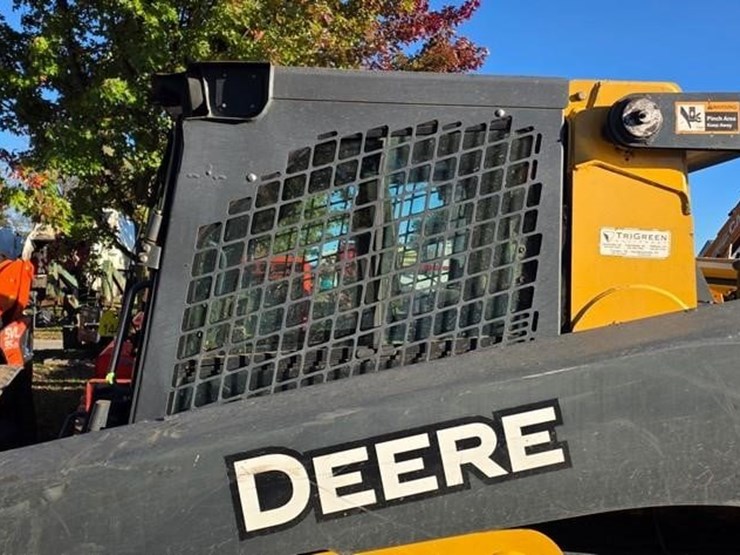 2018-deere-331g-image-29