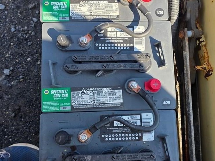 2002-jlg-2032e2-image-25