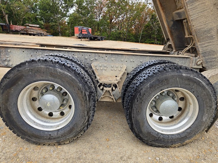 2012-caterpillar-ct660-image-90