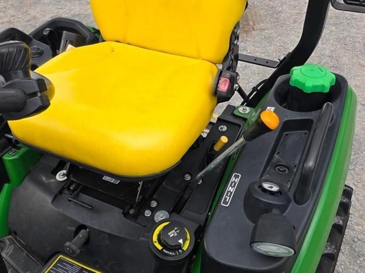 2014-john-deere-1025r-image-36