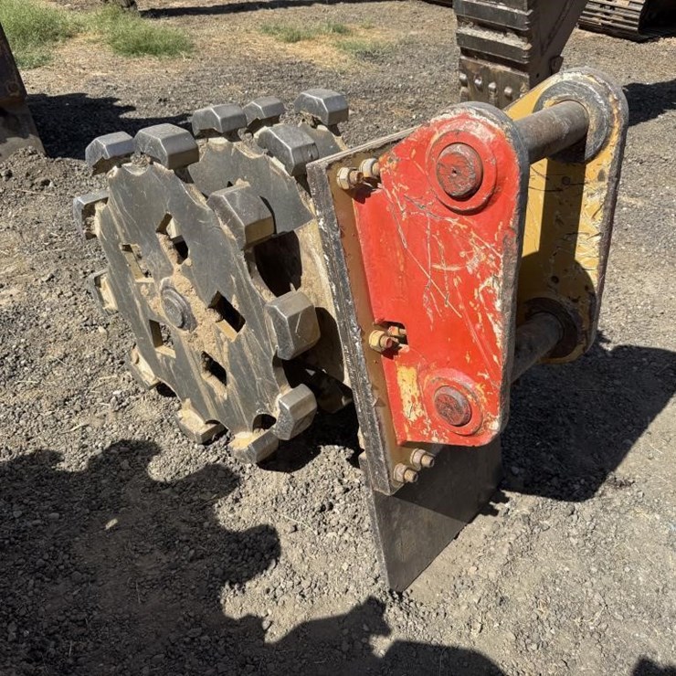 CATERPILLAR 24