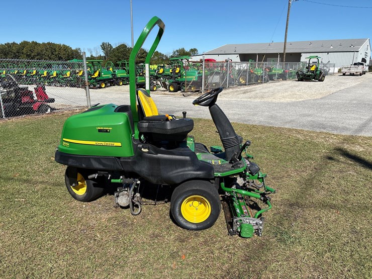 #1060-•-john-deere-2500e-riding-greensmower-image-5