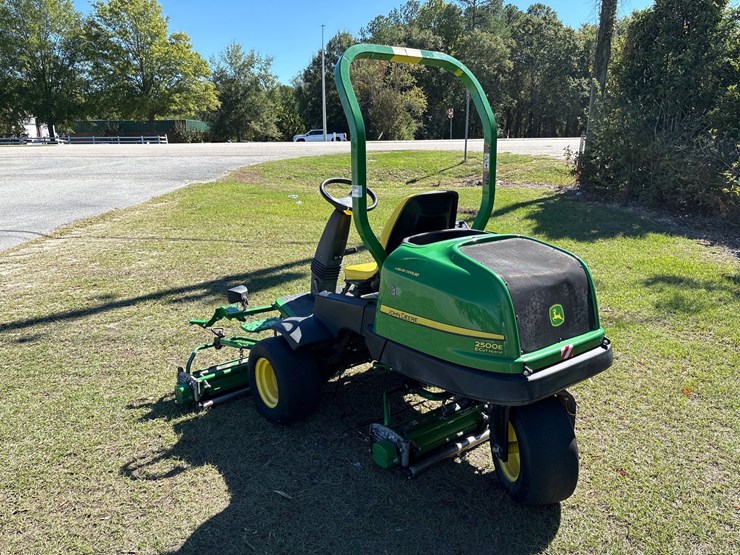 #1060-•-john-deere-2500e-riding-greensmower-image-2
