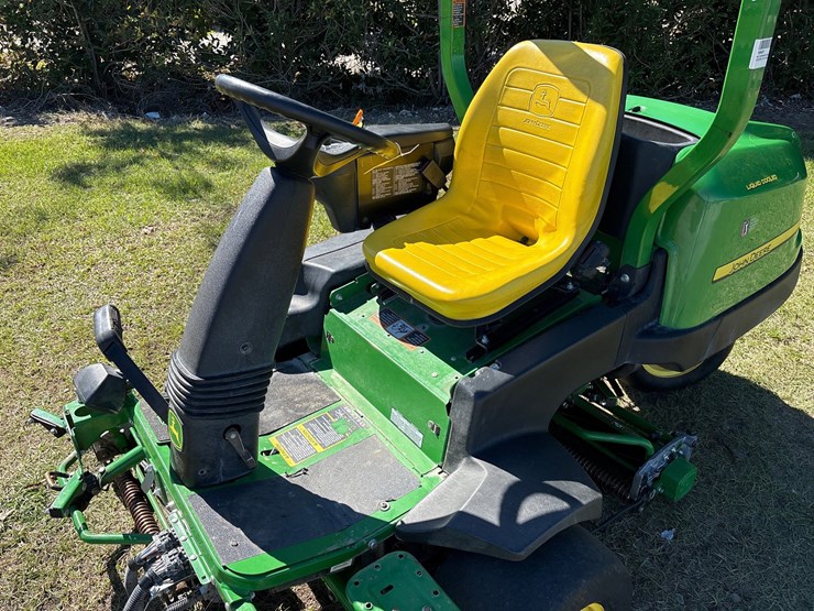 #1060-•-john-deere-2500e-riding-greensmower-image-8