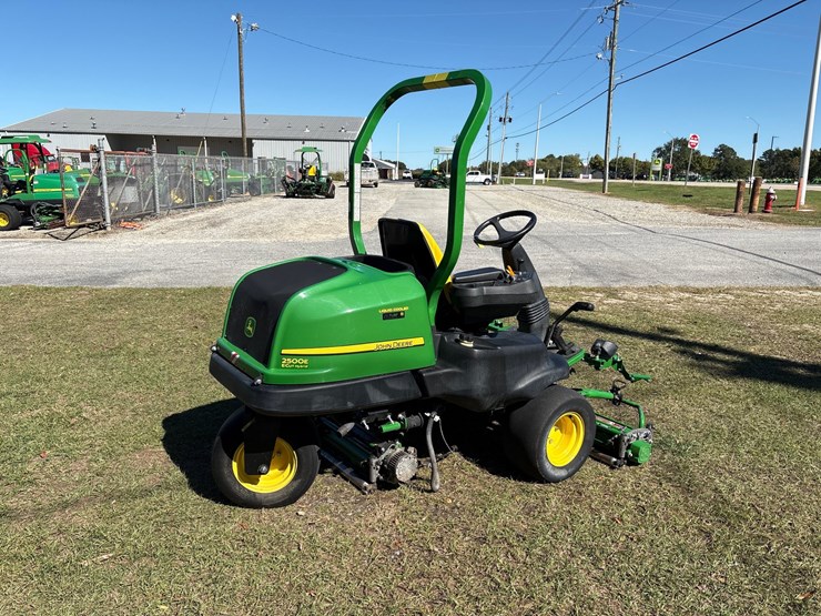 #1060-•-john-deere-2500e-riding-greensmower-image-4
