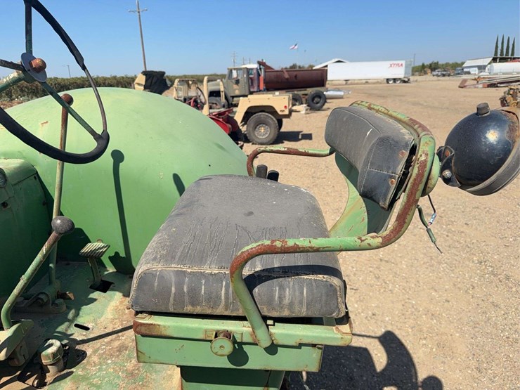 john-deere-820-image-36