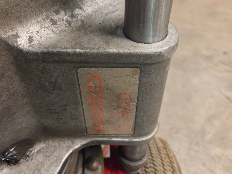 #41-•-rigid-300-pipe-threader-with-hand-truck-image-3