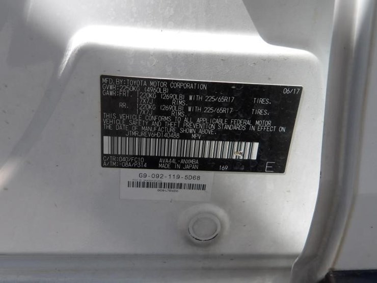 2017-toyota-rav4-xle-image-26