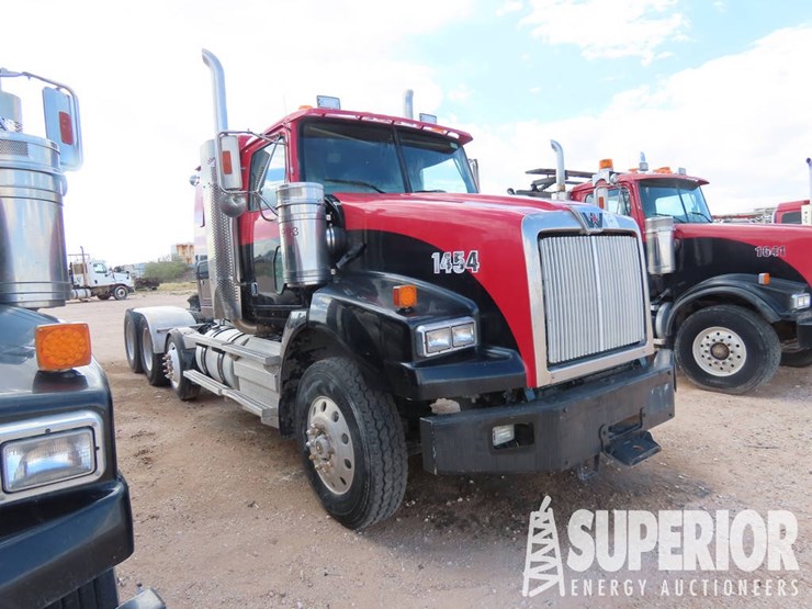 2012-western-star-4900-t/a-truck-tractor-w/pusher-axle-sleeper-image-2