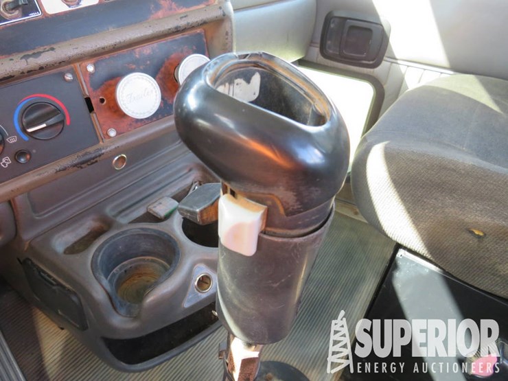 2006-kenworth-c500b-image-14