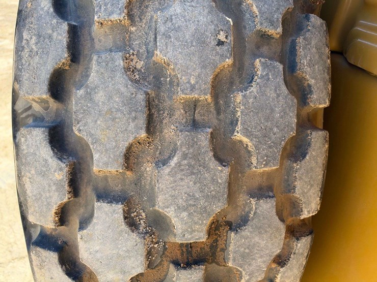 2016-caterpillar-cs54b-84”-vibratory-smooth-drum-compactor-(1,074-hours)-image-22