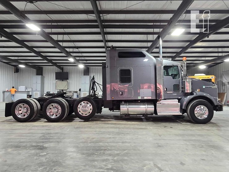 2016-kenworth-t800-image-6