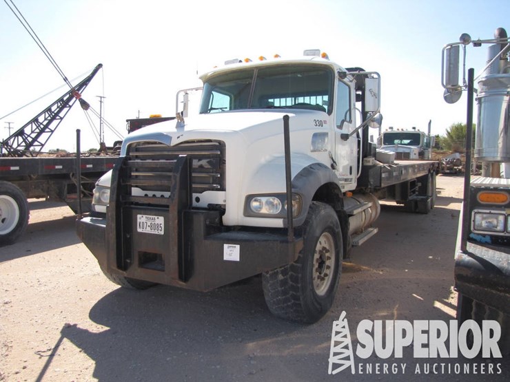 2009-mack-gu713-t/a-bed-truck-image-1