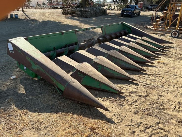 john-deere-843-8-row-corn-header-image-11