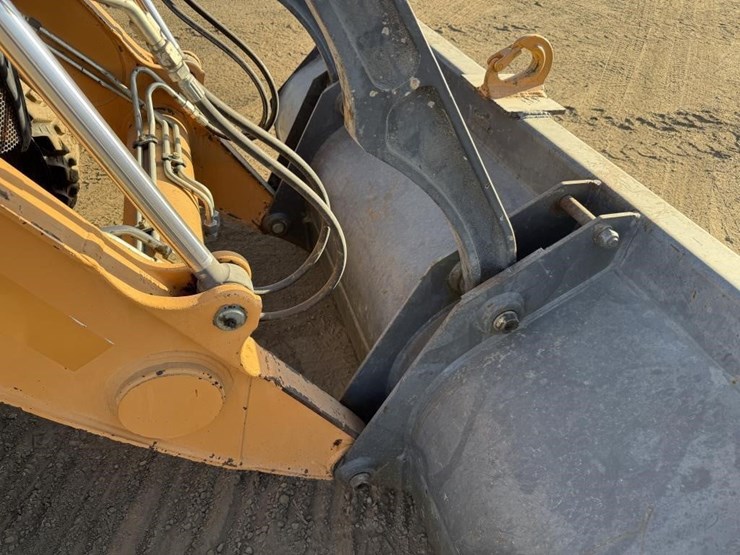 2019-case-570n-ep-skip-loader-image-24