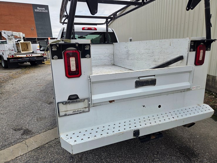 #6-•-2022-chevrolet-2500-service-truck-/-vin:-1gbowle71nf140105-/-68.050-image-10