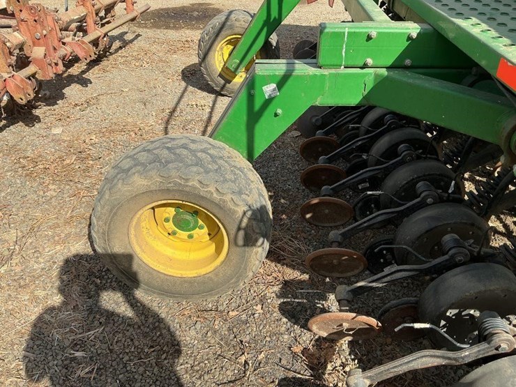john-deere-1560-14'-pull-grain-drill-image-25