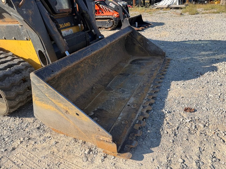 #4093-•-2023-new-holland-c334-tracked-skid-steer-image-10