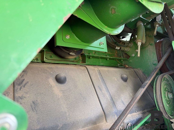 2012-john-deere-s670-combine-image-99