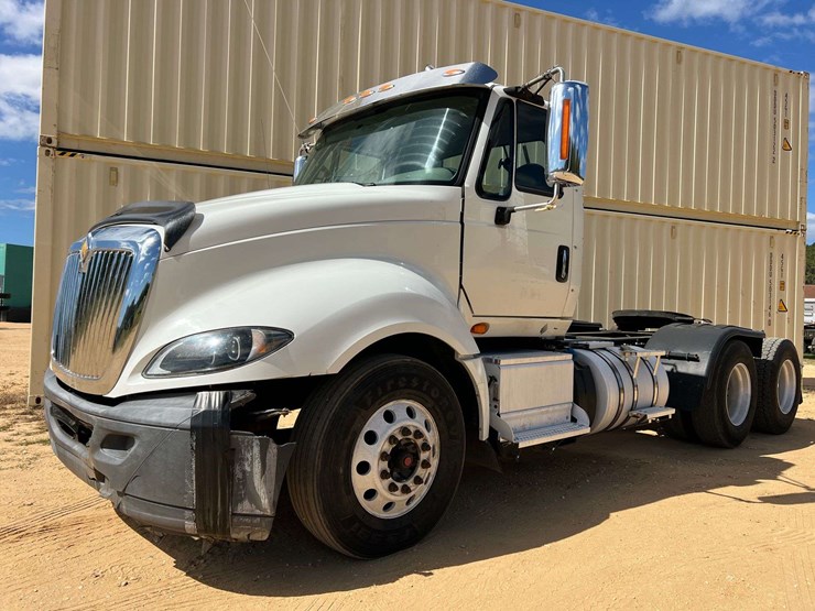 2016-international-prostar+-122-tandem-axle-day-cab-truck-tractor-–-cummins-isx15-diesel-(530,432-mi-image-1
