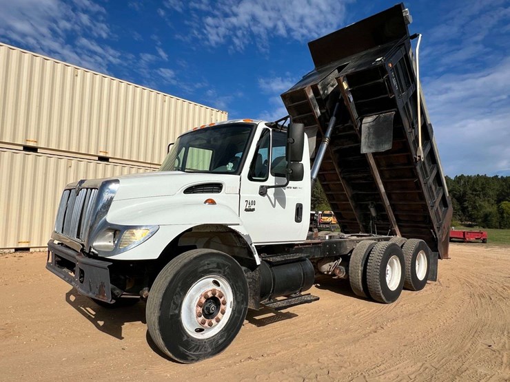 2007-international-7400-tandem-axle-dump-truck-(181,761-miles)-image-73