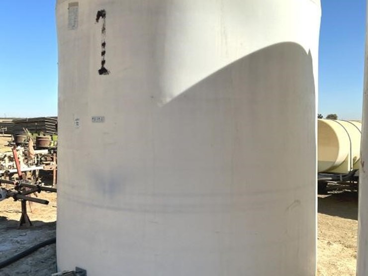 snyder-6000g-upright-poly-tank-image-1