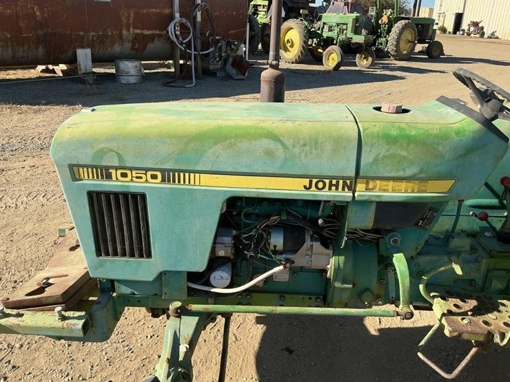 john-deere-1050-tractor,-mfwd-image-8