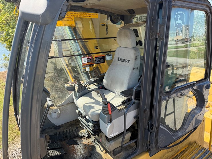 #4098-•-2015-john-deere-870g-lc-excavator-image-146