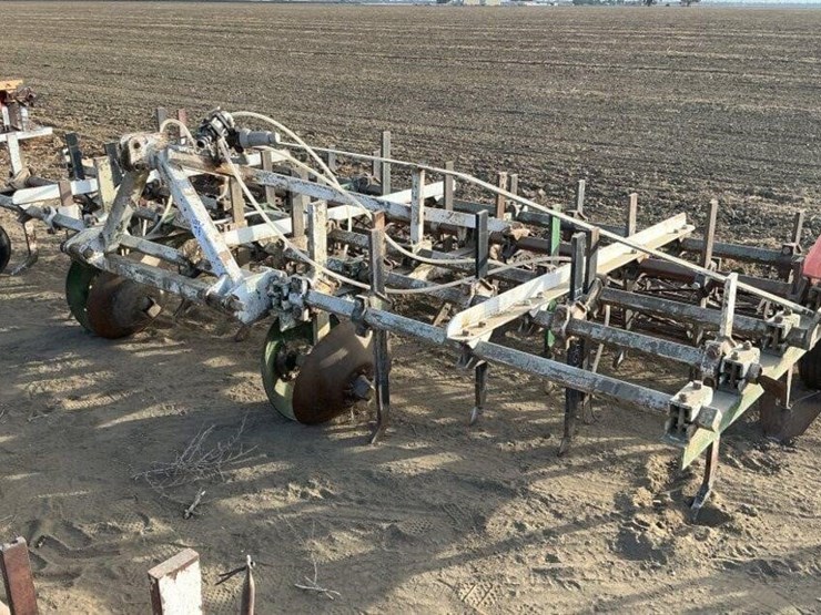 custom-3-pt-3-row-60"-cultivator-image-1