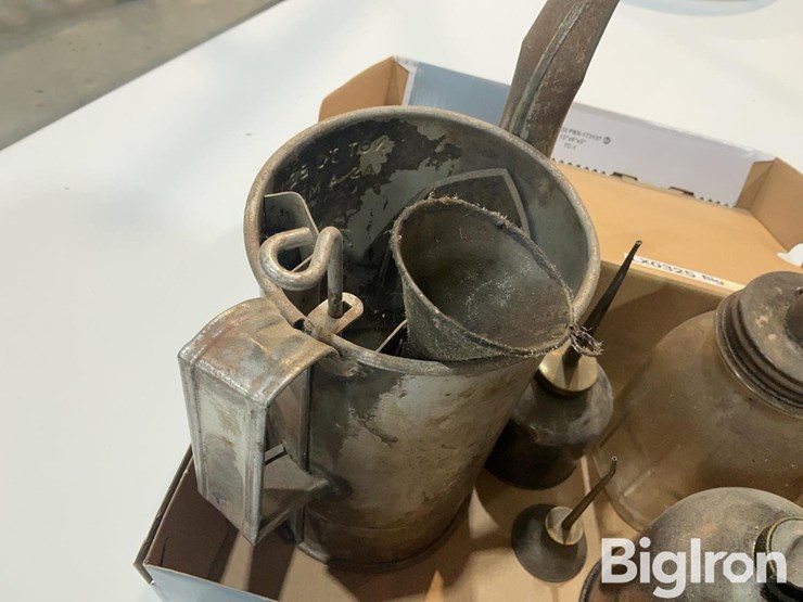 antique-shop-oil-containers/lube-cans-image-19