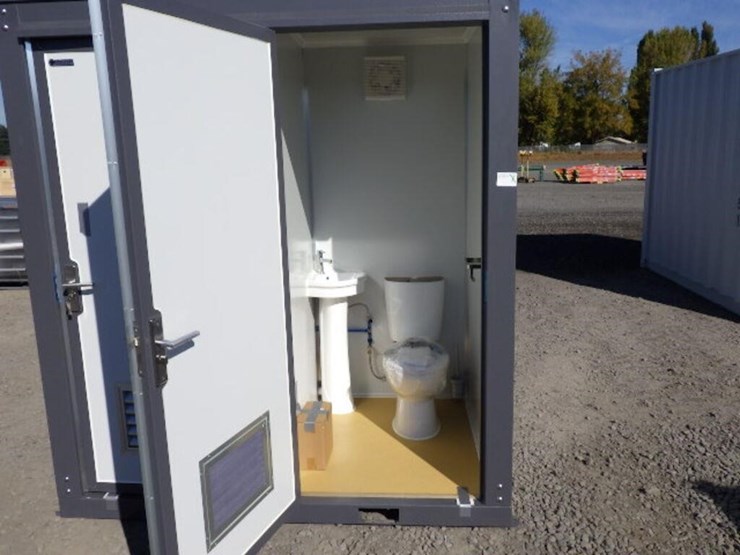 double-stall-portable-toilet-image-11