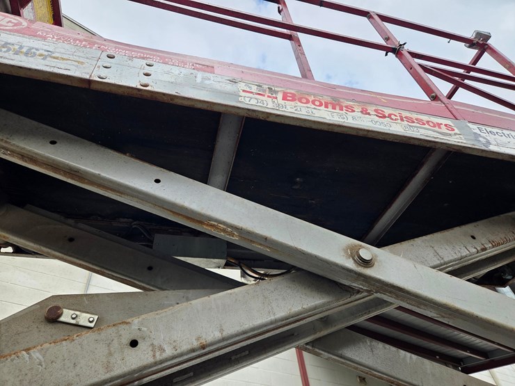 #12-•-mec-boom-scissor-lift-/-model:-2034ht-/-hours-not-known-image-15