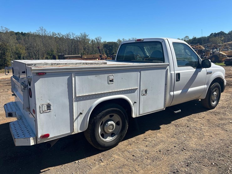 2005-ford-f250-xl-super-duty-s/a-regular-cab-sevice-truck-image-3