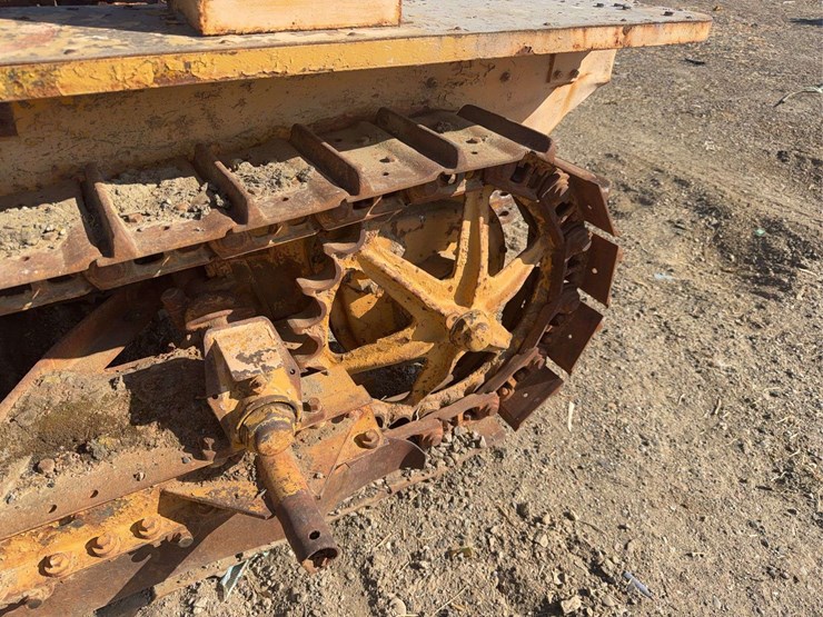 caterpillar-fifteen-image-6