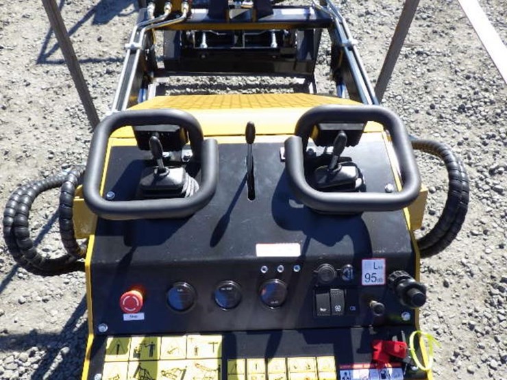 2026-agt-mx-crt23-skid-steer-tracked-loader-image-12